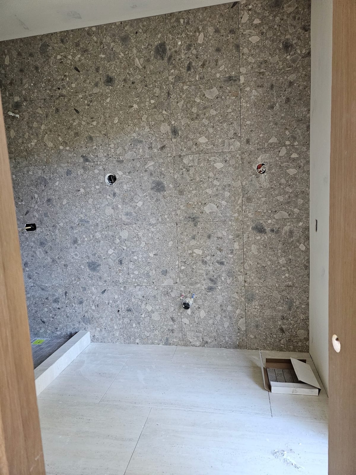 Large-format shower walls